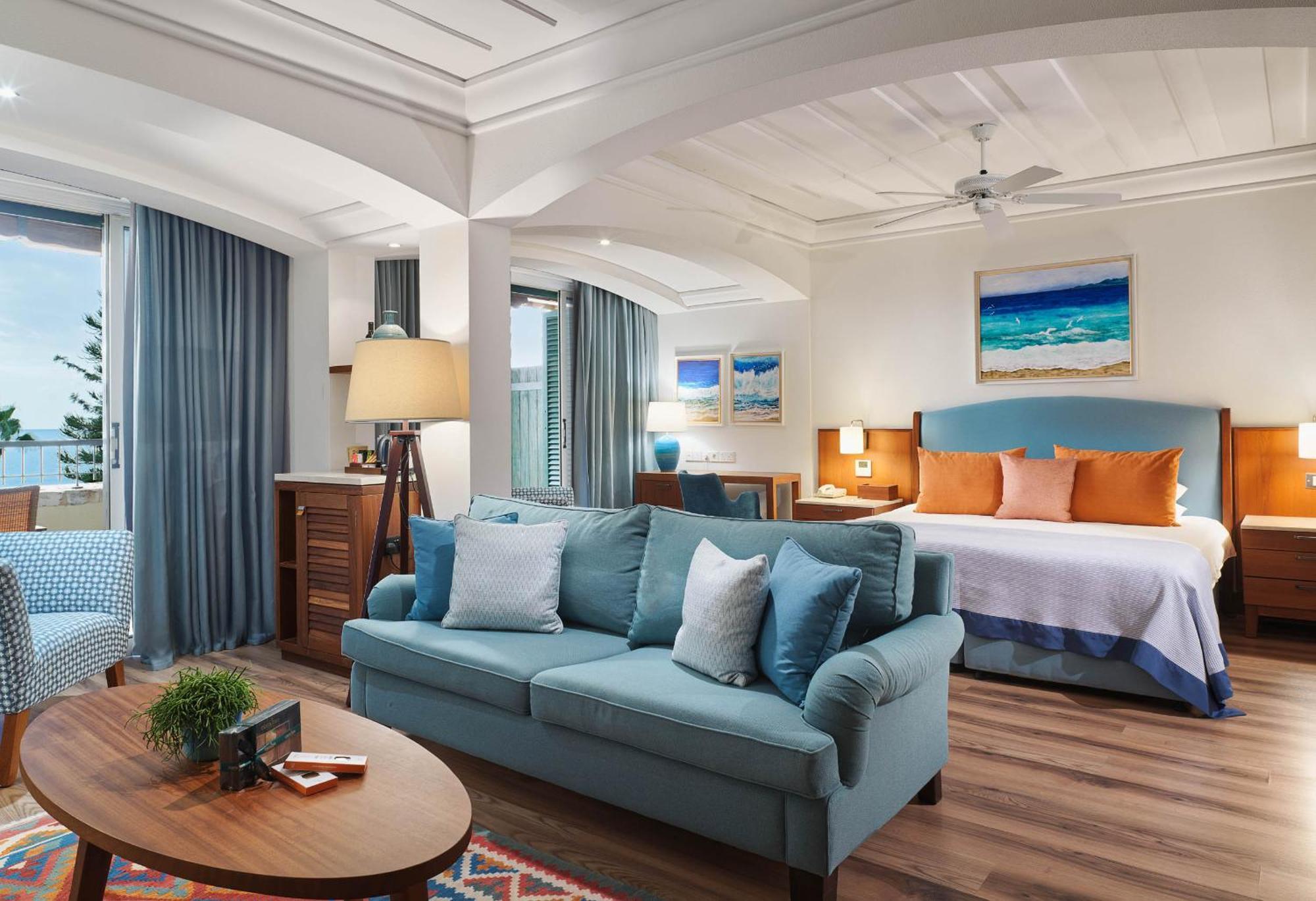 Columbia Beach Resort Pissouri Luaran gambar A suite at the resort