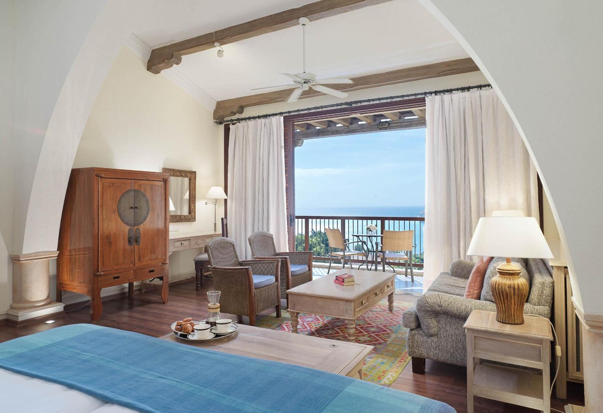 Columbia Beach Resort Pissouri Luaran gambar A suite at the resort