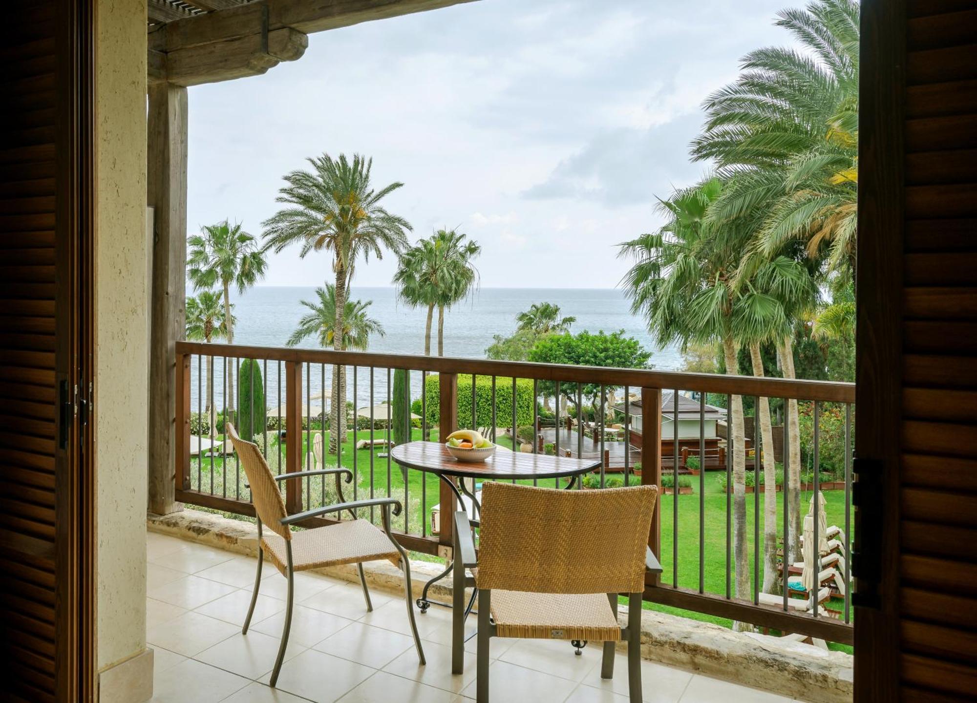 Columbia Beach Resort Pissouri Luaran gambar A balcony
